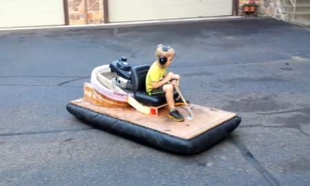 Borítókép: A gokart már nem menő? Légpárnás hajót rakott össze a fiának egy apa