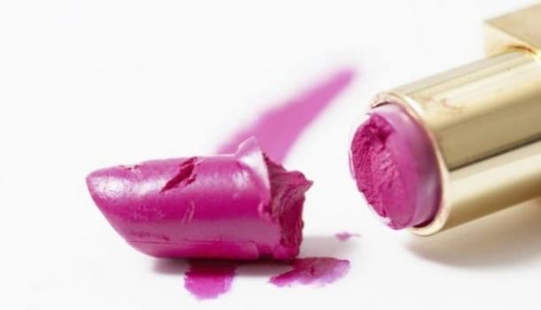 Borítókép: A legjobb trükk, amit valaha láttunk! Így tudod az utolsó cseppig elhasználni a rúzsod