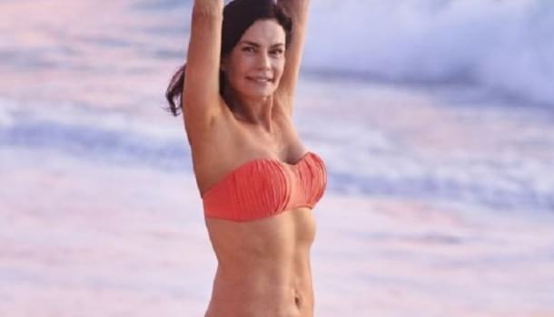 Borítókép: A 70 éves nagyi elárulja elképesztő alakjának 2 (azaz kettő) egyszerű titkát, bár az internet nem tapsol neki, sőt...