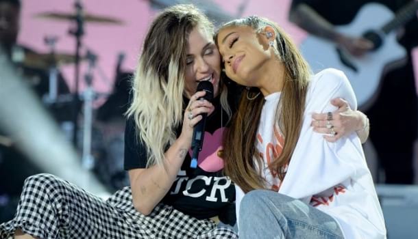 Borítókép: Ariana Grande és Miley Cyrus közös duettjét nem lehet könnyek nélkül végignézni – VIDEÓ