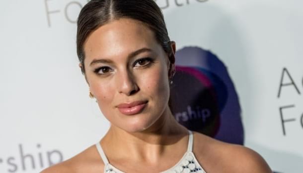 Borítókép: Sokan kiakadtak, mások istenítik: Ashley Graham friss bikinis fotóival megosztotta az internetet – Te melyik oldalon állsz? 