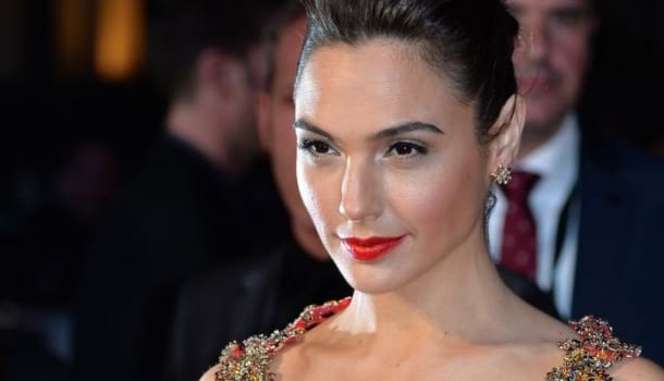 Borítókép: A Wonder Woman lázad! Ezért nem hajlandó Gal Gadot magas sarkút viselni a vörös szőnyegen