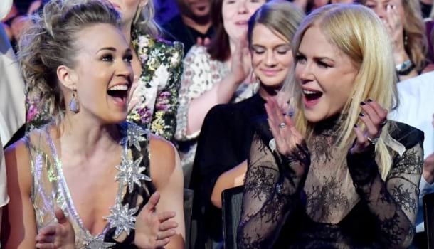 Borítókép: BRÉKING: Abodi Dóra kreációjában vette át a díjat a világsztár