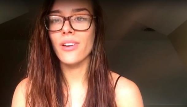 Borítókép: Ez a vlogger azért hagyta abba a szőrtelenítést, mert nem óhajt megfelelni egy torz, szexista kettős mércének