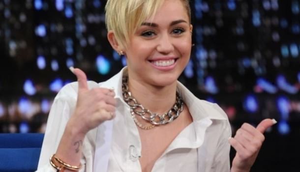 Borítókép: Te láttad már őt? Miley Cyrus sármos öccse a Dolce & Gabbana kifutóján debütált