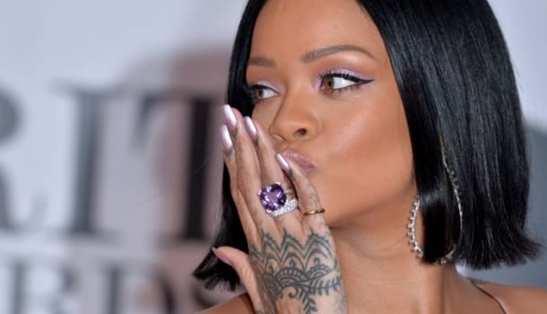 Borítókép: Aww! Ezt tanácsolja Rihanna azoknak, akiknek épp összetört a szíve