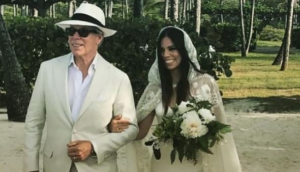 Borítókép: Ally Hilfiger esküvőjétől leesett az állunk, avagy ilyen, amikor az édesapád tervezi meg az esküvői ruhádat