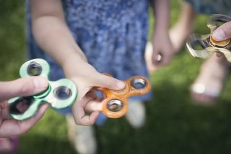 Borítókép: Csak gyerekjáték a fidget spinner? De belegondoltál, mennyi energiát tudna termelni?