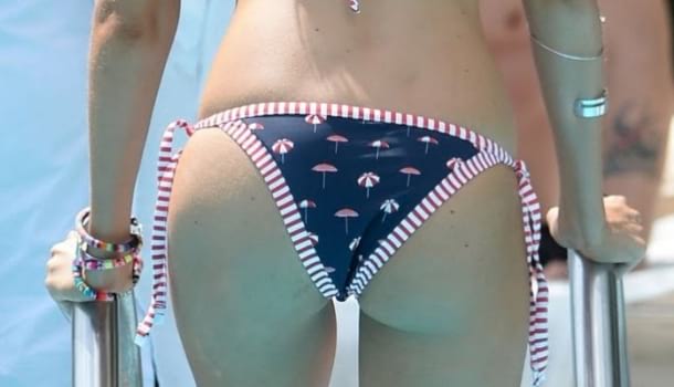 Borítókép: Ezek a tökéletes fürdőruhafazonok, ha lapos a popsid