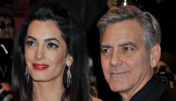 Borítókép: Ilyen, amikor apuka lesz a világ egyik legnagyobb szívtiprója: először mutatkozott az ikrekkel Amal és George Clooney!