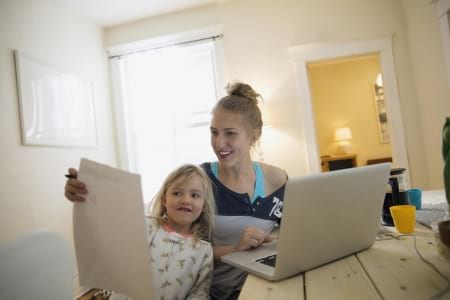 Borítókép: 7 tanács, amit tényleg érdemes elfogadnod a tapasztaltabb anyáktól