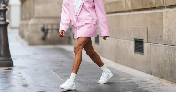 Borítókép: Egy egyszerű praktika, amivel a fehér cipőd újra olyan lesz, mintha most vetted volna