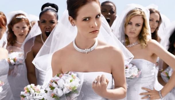 Borítókép: Vigyázat, menyaszörny! 10 jel, hogy sajnos te is elviselhetetlen menyasszony voltál – vagy leszel