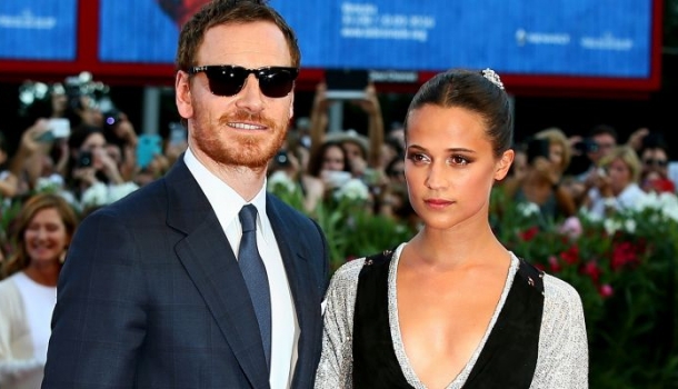 Borítókép: Alicia Vikander és Michael Fassbender bemutatja: ettől a trükktől lesz igazán stílusos egy szerelmespár