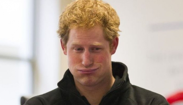 Borítókép: Még Harry-t is veri! Az internet rátalál a királyi család legszexibb tagjára – FOTÓK