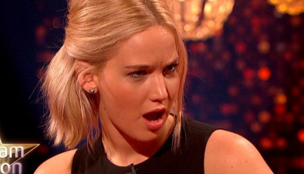 Borítókép: Lábirigység: Jennifer Lawrence miniszoknyában dögösebb, mint valaha