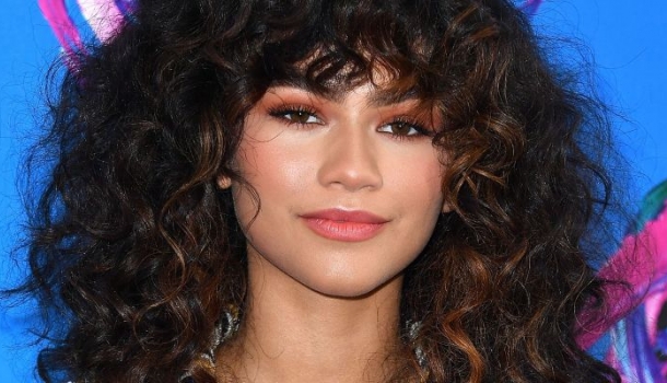 Borítókép: Volt, aki pizsamában, más sportszerkóban érkezett az idei Teen Choice Awardsra – De ki volt a legstílusosabb?