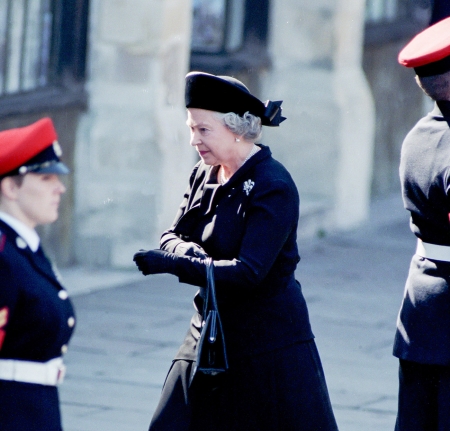 Borítókép: Érzelmes, megindult levél került napvilágra II. Erzsébet királynőtől Diana hercegnő halálának 20. évfordulója alkalmából