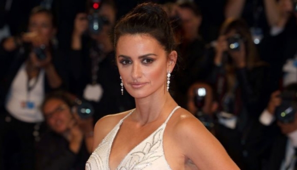 Borítókép: Ezek után nem kérdés: Penélope Cruz viselte a filmfesztivál egyik legcsodálatosabb ruháját