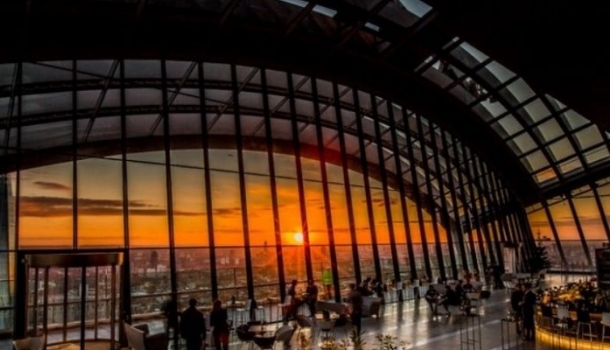 Borítókép: Itt a látványtól is csoroghat a nyálad! Ezek a világ legszebb üveg éttermei