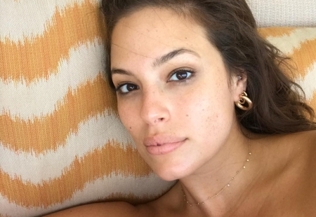 Borítókép: Ashley Graham plus size-modell még sosem tett közzé ennyire inspiráló videót