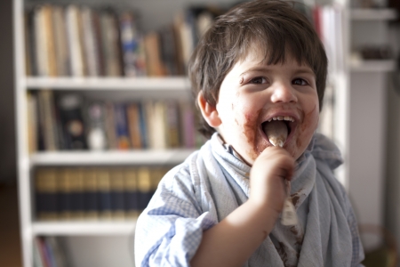 Borítókép: Csoki, cukor, kóla? Vagy egyik sem? Nálatok mi mehet a gyereknek?