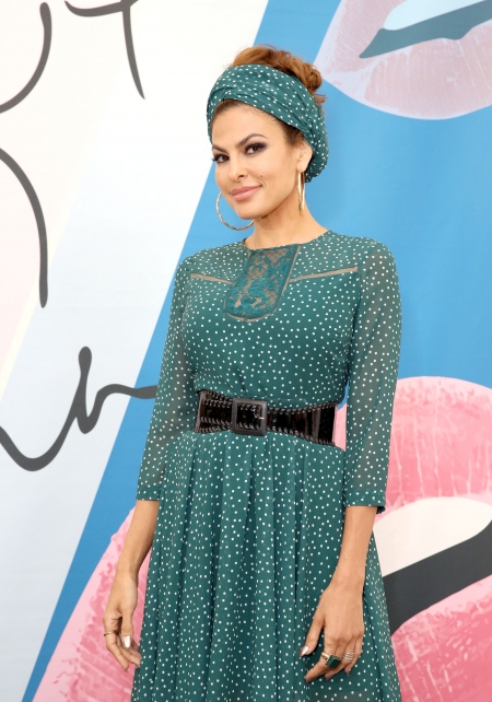 Borítókép: Eva Mendes: Bűntudatom van, valahányszor otthon hagyom a gyerekeimet és dolgozni megyek