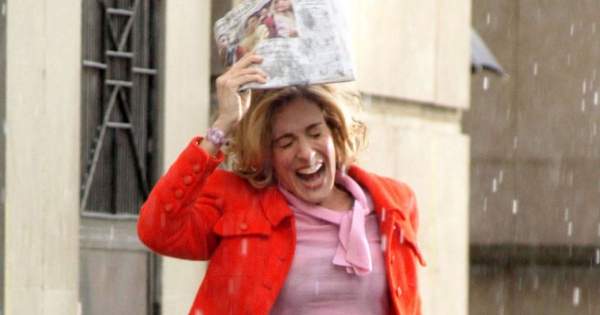 Borítókép: Vicces fotók, amiket ma mindenki átérez, avagy így "harcolnak" meg a sztárok az esővel