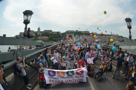 Borítókép: Lélektől lélekig épít hidakat a negyedik Rehab Critical Mass 