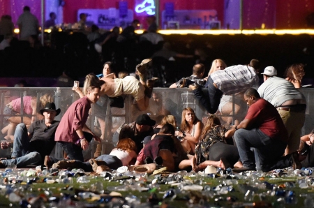 Borítókép: Amerika egy emberként, összetört szívvel siratja a Las Vegas-i lövöldözés áldozatait