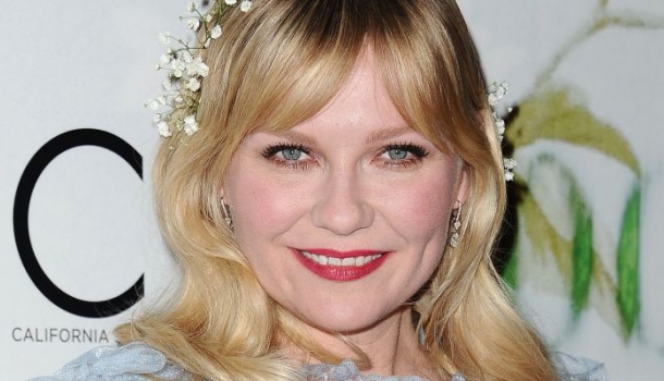 Borítókép: Minden menyasszony rémálma! Kirsten Dunst gyönyörűbb volt barátnője esküvőjén, mint maga az ara