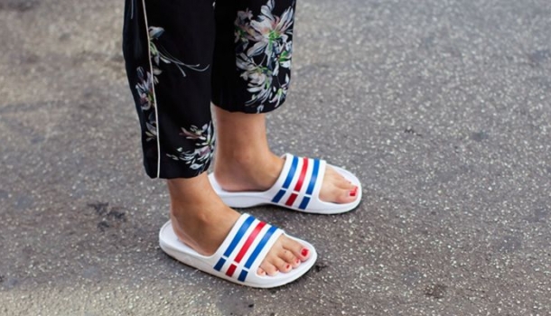 Borítókép: Ez tényleg trend lesz? Sokkot kapsz, ha meglátod, hogy milyen cipőtrend jön jövő nyáron