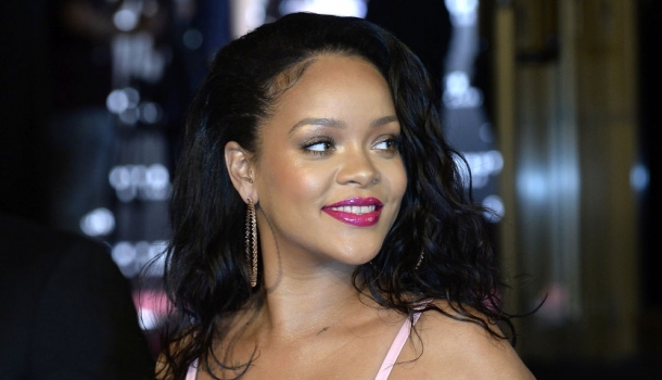 Borítókép: Minden nő tanulhatna tőle: Rihanna kikerekedett, és elmondta, mit gondol most a testéről