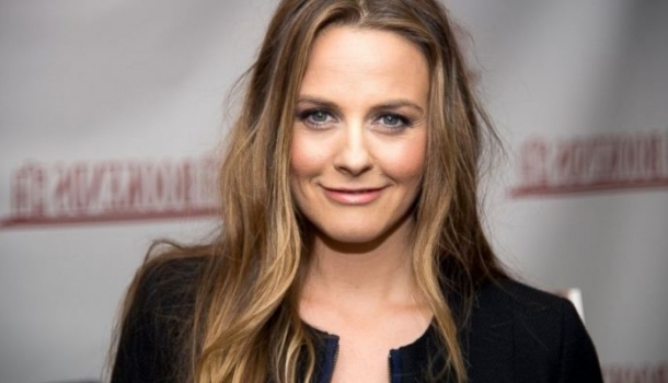 Borítókép: Te is imádtad a Spinédzsereket? Akkor látnod kell, miben bulizott a napokban a film sztárja, Alicia Silverstone!