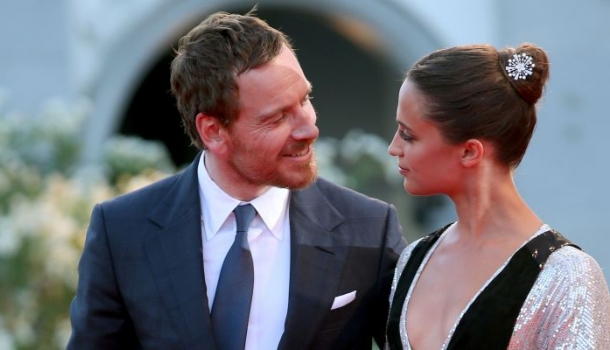 Borítókép: Ó, de romantikus! Ezen a mesés helyen tölti a mézesheteit Alicia Vikander és Michael Fassbender