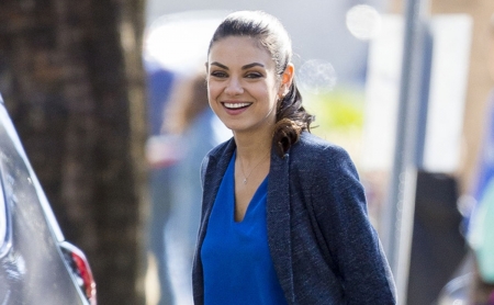 Borítókép: Anyuka lettél? 5 varázsszer, amitől ezerszer üdébbnek és kisimultabbnak tűnsz majd!