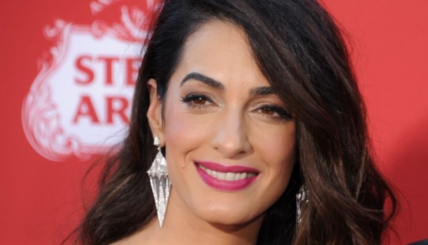 Borítókép: Amal Clooney afrofrizurára váltott, az eredmény sokkoló – FOTÓK