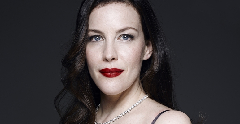 Példakép! Liv Tyler fehérneműre vetkőzve mutatta meg szülés utáni alakját