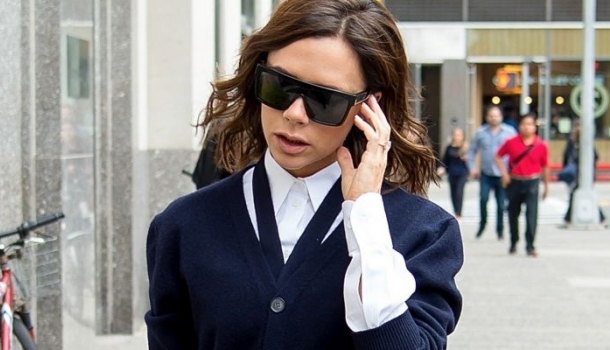 Borítókép: Ints búcsút a leggingsnek! Victoria Beckham bemutatja: íme egy stílusos és kényelmes opció, ha unod már a cicanadrágot