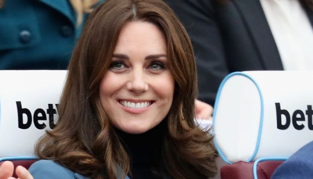 Borítókép: Ezt látnod kell! Katalin hercegné még soha nem lépett nyilvánosság elé ilyen ruhában – FOTÓK