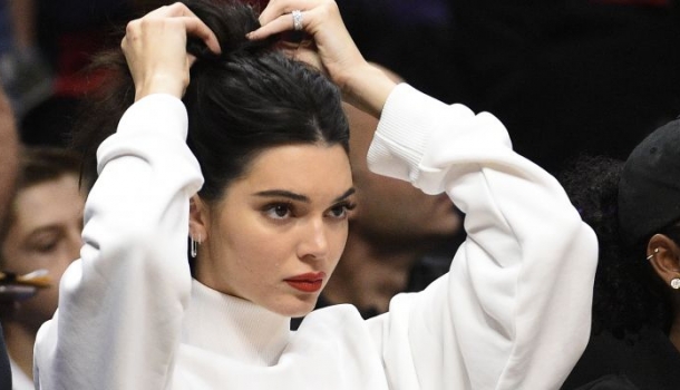 Borítókép: Tanulj a hibájából! Kendall Jenner az élő példa, hogy ez a csizmabaki még egy modellnek sem áll jól