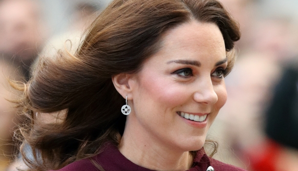 Borítókép: Cuki várandós pocakot villantott Katalin hercegné