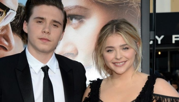 Borítókép: A hét kedvence! Chloe Mortez ragyogott ebben a Victoria Beckham tervezte nadrágkosztümben 