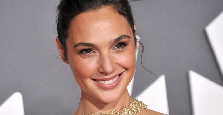 Imádjuk ezt a nőt! Gal Gadot igazi Wonder Womanhez méltó estélyiben érkezett Az igazság ligája premierjére