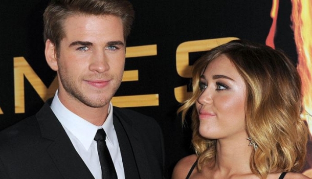 Borítókép: Liam Hemsworth csak egy régi fotót posztolt, az emberek azonban valami nagyon furcsát vettek észre rajta﻿