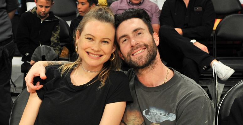 SEMMIT sem visel Adam Levine Behati Prinsloo a legújabb fotóján... Nézd csak meg!