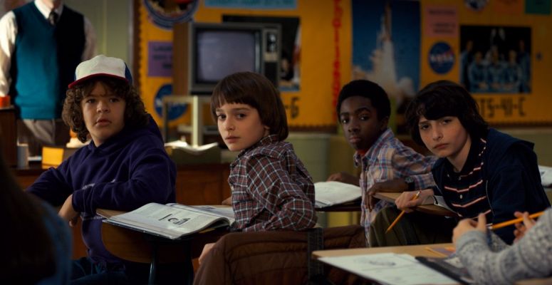 A Stranger Things főszereplője folyton titkos infókat oszt meg a sorozatról – így vágnak vissza neki a készítők