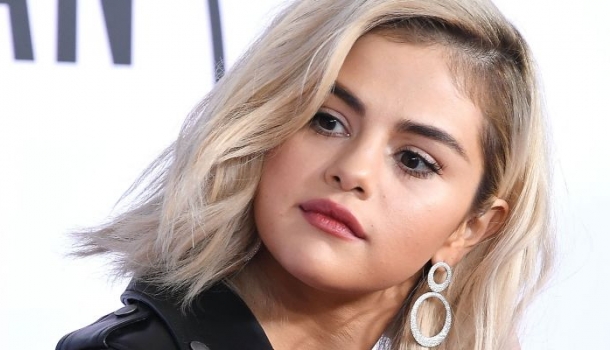 Borítókép: Selena Gomez most végleg meggyőzött minket, hogy a skinny farmer már nagyon nem menő