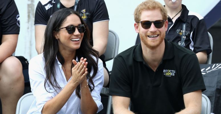 Borítókép: Hivatalos bejelentés: Harry herceg eljegyezte Meghan Markle-t!