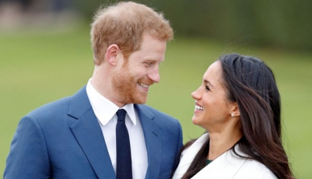 Borítókép: Mi sem úsztuk meg sírás nélkül: így kérte meg Harry herceg Meghan Markle kezét, de még egy csomó dolog kiderült a pár szerelméről